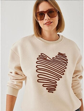 Sudadera con corazón bordado lucci