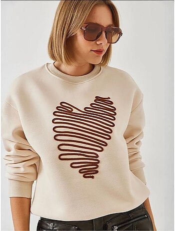 Sudadera con corazón bordado lucci