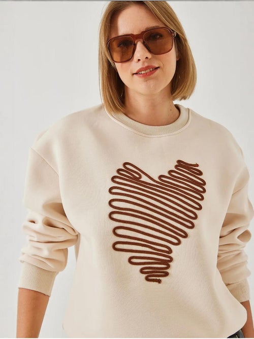 Sudadera con corazón bordado lucci - Kiabi Sudadera con corazón bordado lucci - Kiabi