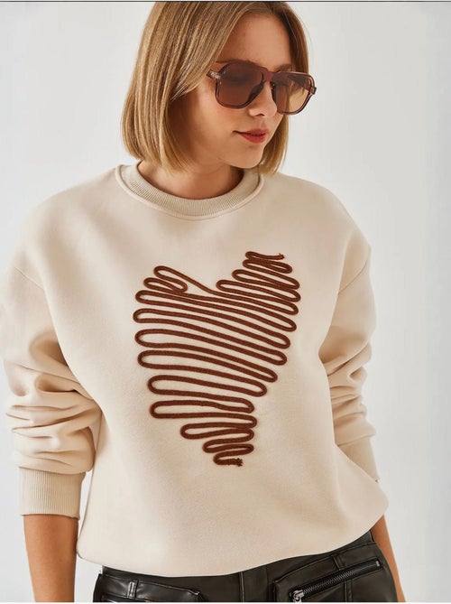Sudadera con corazón bordado lucci - Kiabi Sudadera con corazón bordado lucci - Kiabi