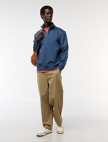 Sudadera con cremallera en el cuello alto