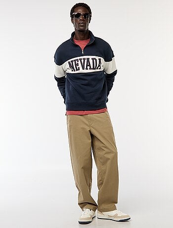 Sudadera con cremallera en el cuello alto