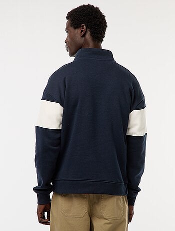 Sudadera con cremallera en el cuello alto