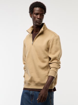 Sudadera con cremallera en el cuello alto