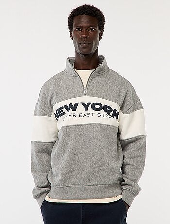 Sudadera con cremallera en el cuello alto