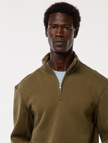 Sudadera con cremallera en el cuello alto