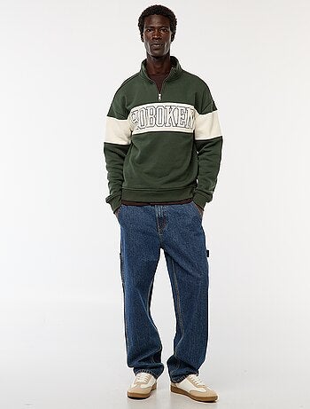 Sudadera con cremallera en el cuello alto