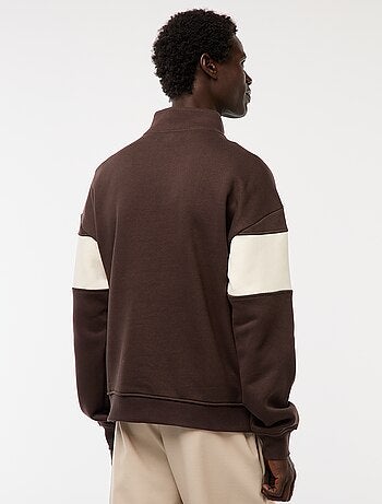 Sudadera con cremallera en el cuello alto