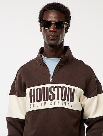 Sudadera con cremallera en el cuello alto
