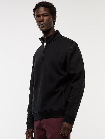 Sudadera con cremallera en el cuello alto