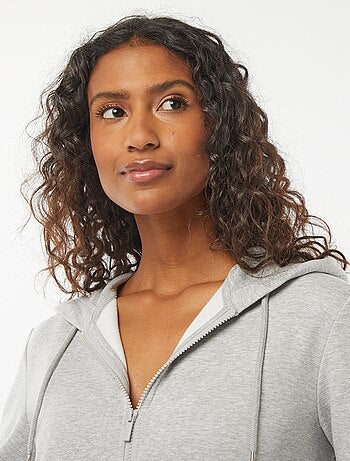 Sudadera con cremallera y capucha básica