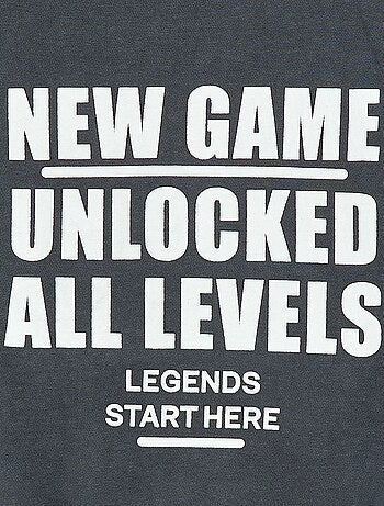 Sudadera con cremallera y capucha con diseño