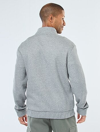 Sudadera con cremallera y cuello alto