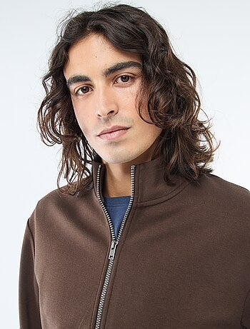 Sudadera con cremallera y cuello alto