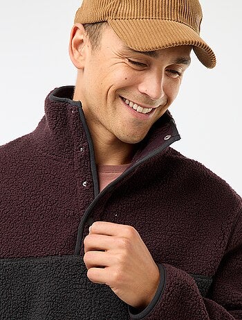 Sudadera con cuello alto y botones a presión