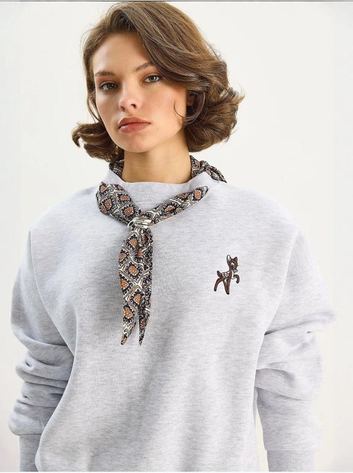 Sudadera con cuello redondo y bordado lucci - Kiabi Sudadera con cuello redondo y bordado lucci - Kiabi