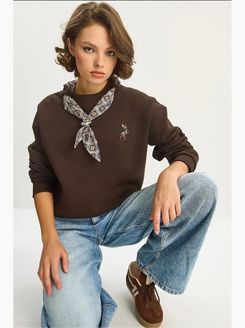 Sudadera con cuello redondo y bordado lucci - Kiabi