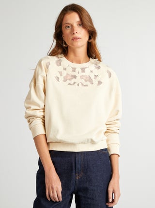 Sudadera con detalles calados