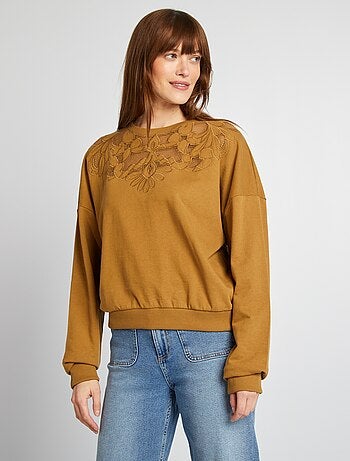 Sudadera con detalles calados