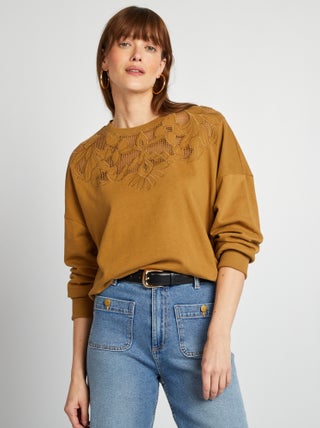 Sudadera con detalles calados