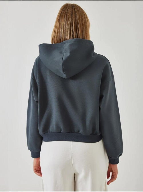 Sudadera corta con cremallera lateral y tejido cepillado de tres hilos lucci - Kiabi Sudadera corta con cremallera lateral y tejido cepillado de tres hilos lucci - Kiabi