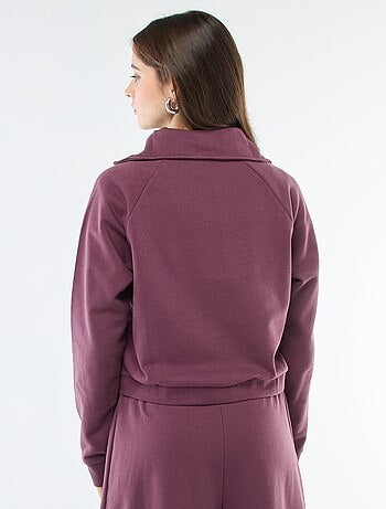 Sudadera corta con cremallera y mensaje bordado