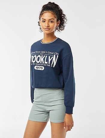 Sudadera corta con inscripción americana