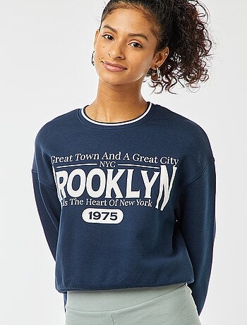 Sudadera corta con inscripción americana