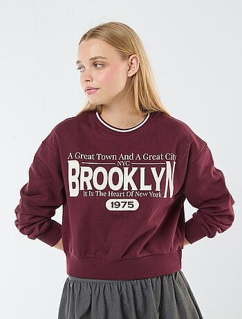 Sudadera corta con inscripción americana