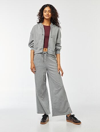 Sudadera cropped con capucha