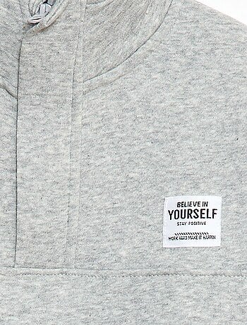 Sudadera de chándal con cremallera en el cuello