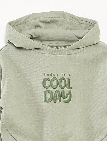 Sudadera de chándal ligero con capucha y adorno delantero