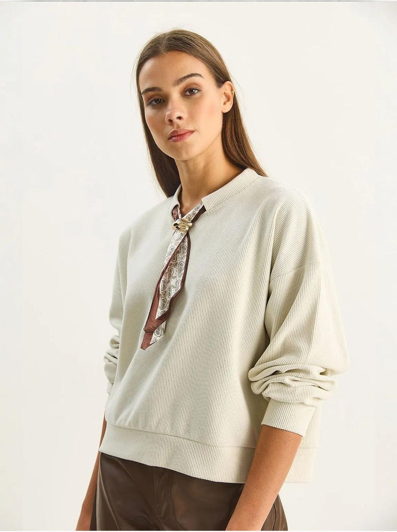 Sudadera de cuello redondo acanalada con detalle de accesorio tipo pañuelo lucci Beige arcilla - Kiabi