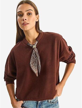Sudadera de cuello redondo acanalada con detalle de accesorio tipo pañuelo lucci