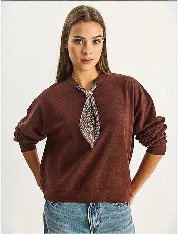 Sudadera de cuello redondo acanalada con detalle de accesorio tipo pañuelo lucci