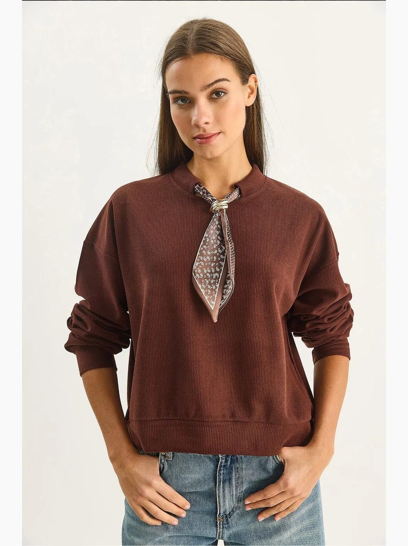 Sudadera de cuello redondo acanalada con detalle de accesorio tipo pañuelo lucci Marrón oscuro - Kiabi
