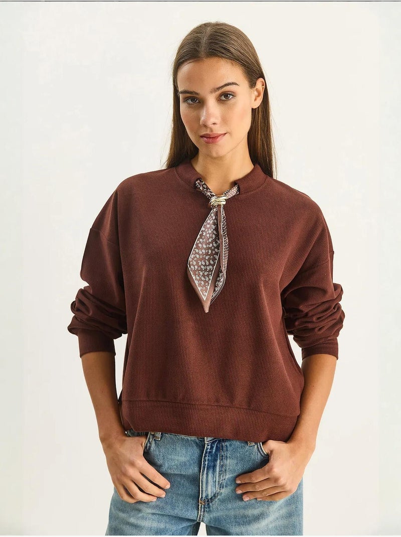 Sudadera de cuello redondo acanalada con detalle de accesorio tipo pañuelo lucci Marrón oscuro - Kiabi