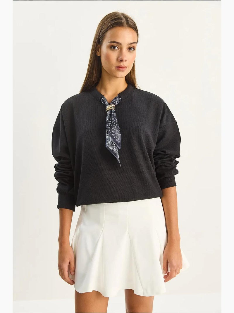 Sudadera de cuello redondo acanalada con detalle de accesorio tipo pañuelo lucci Negro - Kiabi