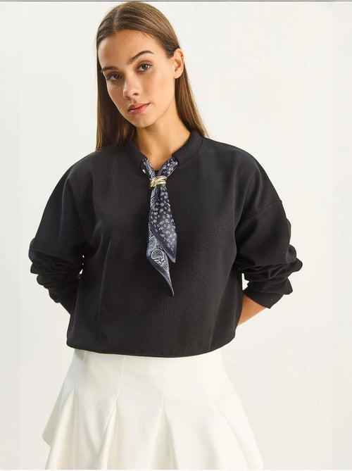 Sudadera de cuello redondo acanalada con detalle de accesorio tipo pañuelo lucci - Kiabi