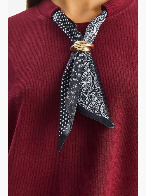 Sudadera de cuello redondo acanalada con detalle de accesorio tipo pañuelo lucci - Kiabi Sudadera de cuello redondo acanalada con detalle de accesorio tipo pañuelo lucci - Kiabi