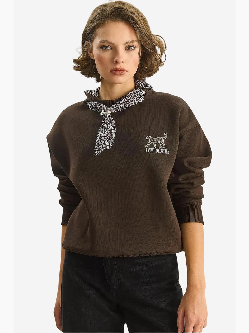 Sudadera de cuello redondo bordada con estampado de leopardo de lucci Marrón oscuro - Kiabi