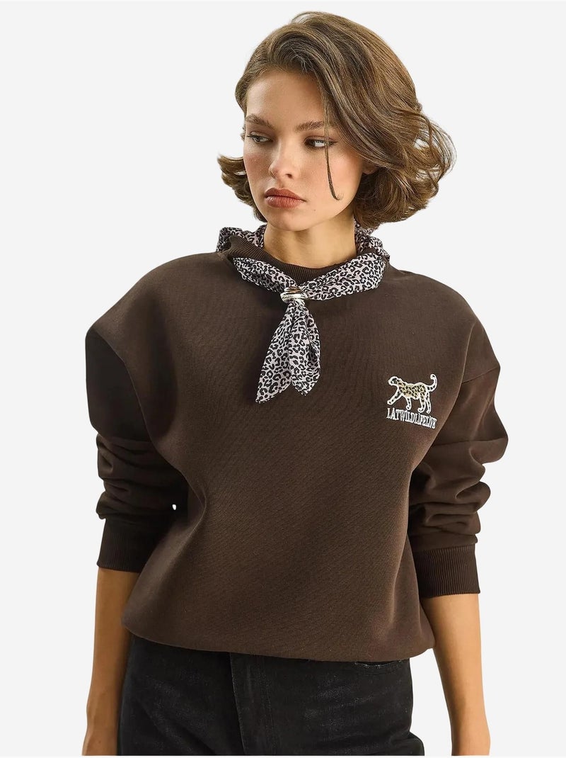 Sudadera de cuello redondo bordada con estampado de leopardo de lucci Marrón oscuro - Kiabi