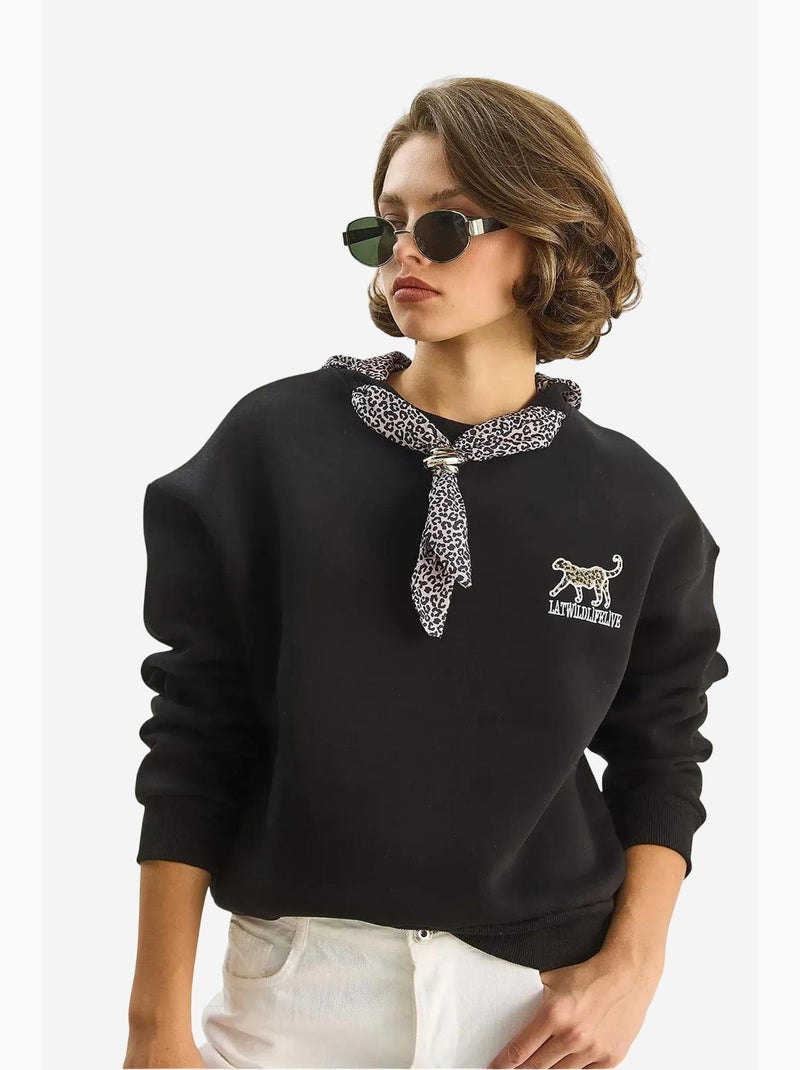 Sudadera de cuello redondo bordada con estampado de leopardo de lucci Negro - Kiabi