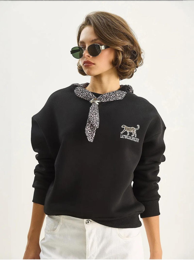 Sudadera de cuello redondo bordada con estampado de leopardo de lucci Negro - Kiabi