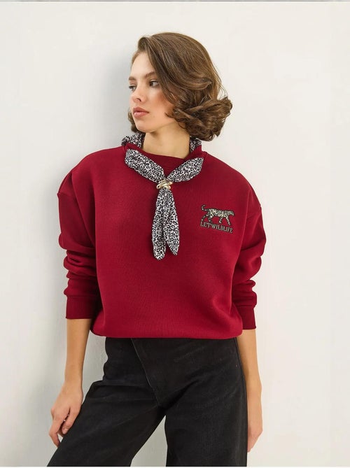 Sudadera de cuello redondo bordada con estampado de leopardo de lucci - Kiabi Sudadera de cuello redondo bordada con estampado de leopardo de lucci - Kiabi