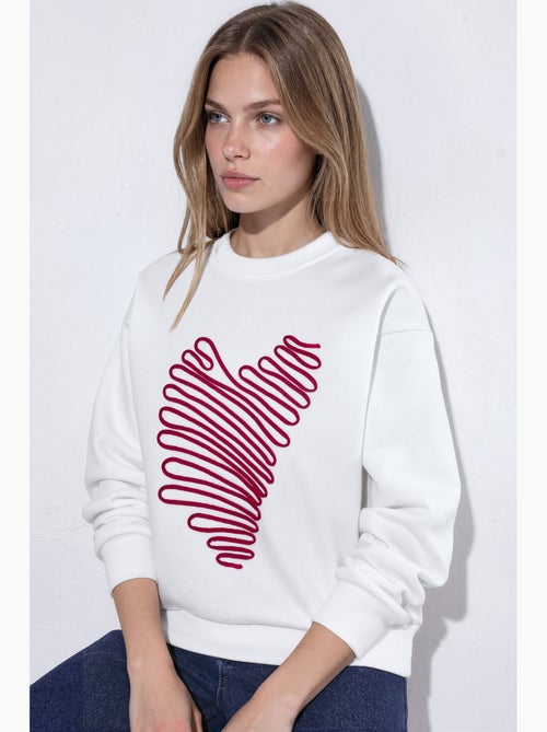 Sudadera de cuello redondo con bordado de corazón hiccup - Kiabi Sudadera de cuello redondo con bordado de corazón hiccup - Kiabi