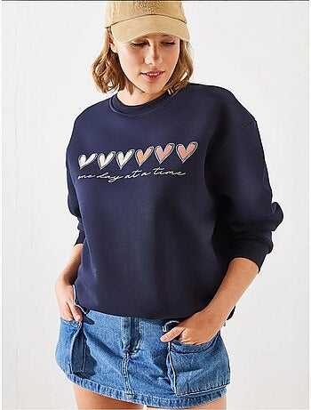 Sudadera de cuello redondo con estampado de corazón lucci