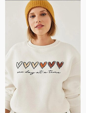 Sudadera de cuello redondo con estampado de corazón lucci