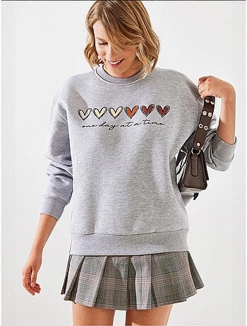Sudadera de cuello redondo con estampado de corazón lucci