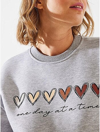 Sudadera de cuello redondo con estampado de corazón lucci